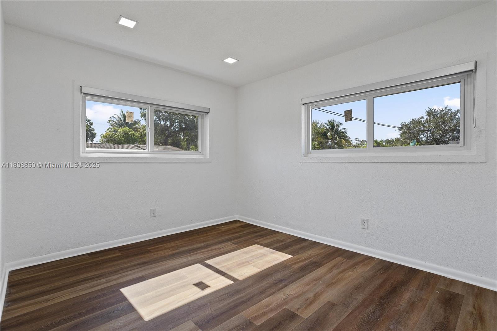 MYRTLE GROVE - Residential Lease