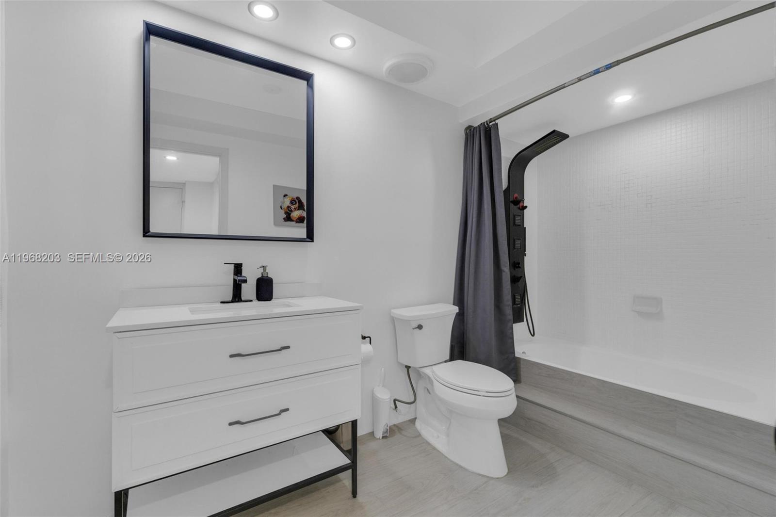 COUNTRY CLUB APTS AT - Residential Lease