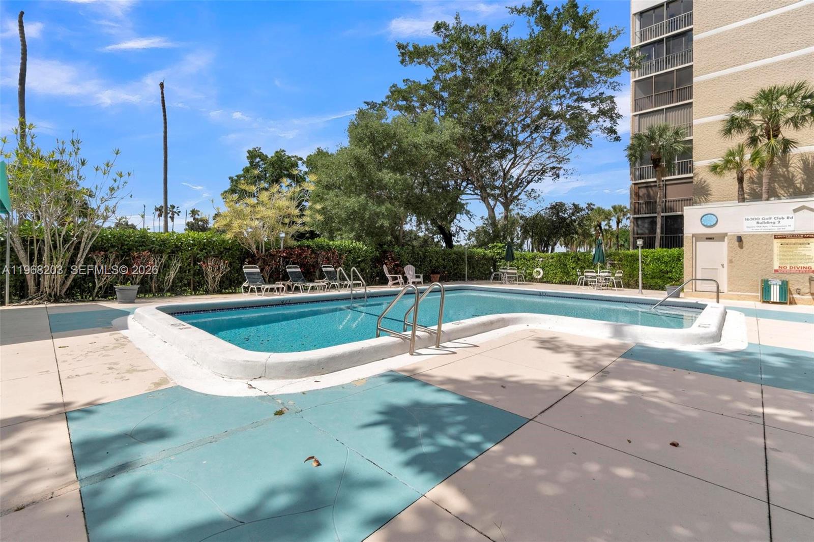 COUNTRY CLUB APTS AT - Residential Lease