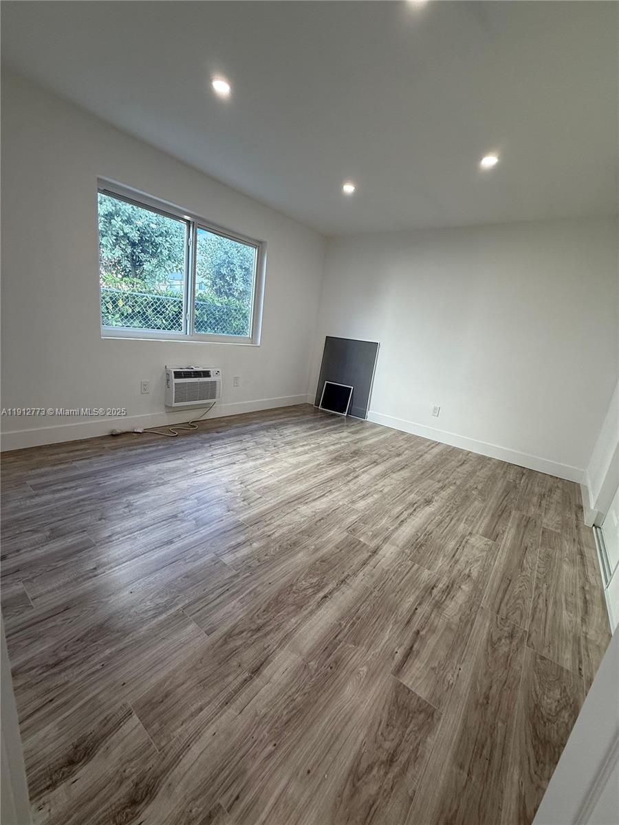 ISLE OF NORMANDY MIAMI VI - Residential Lease