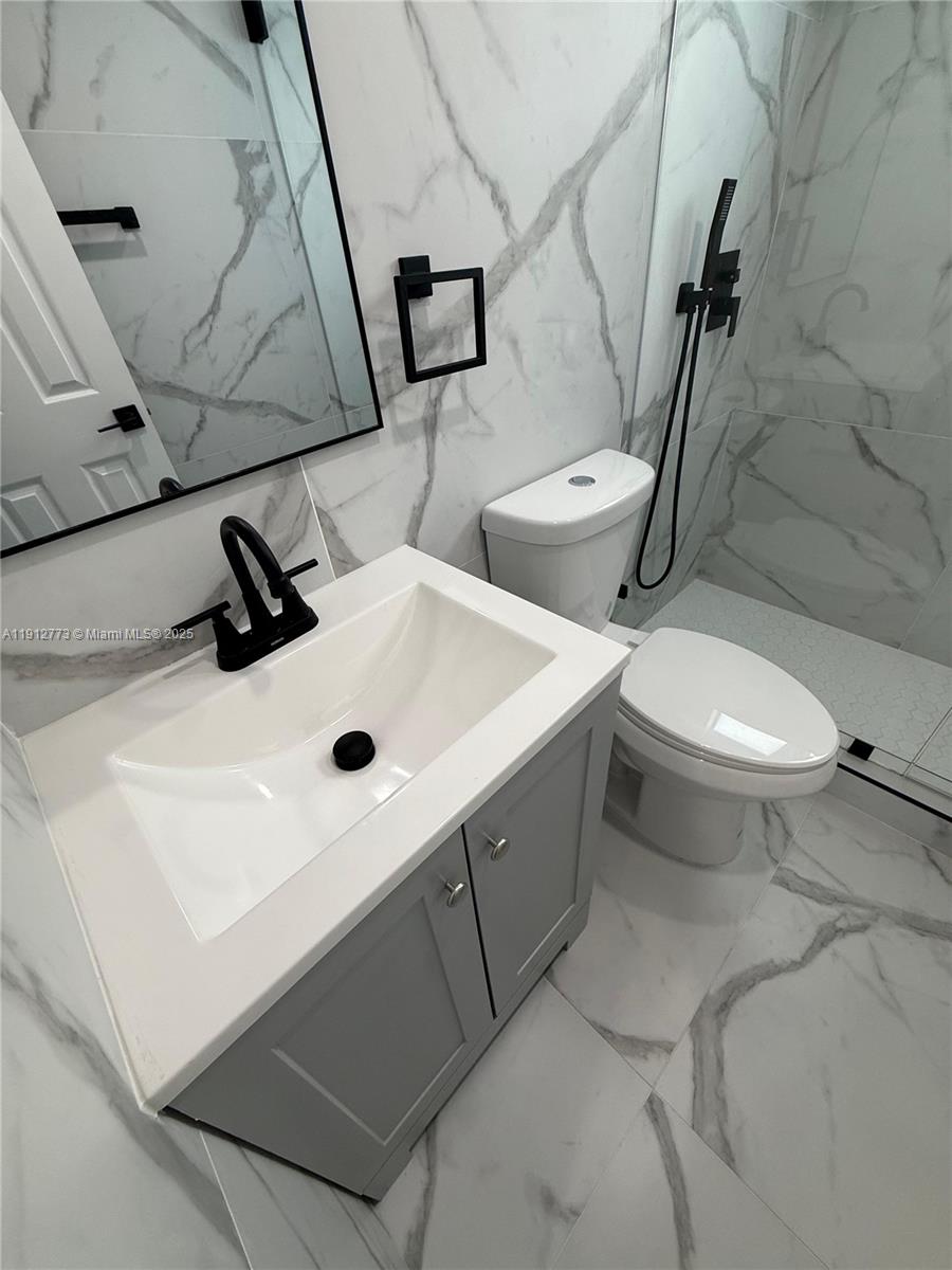 ISLE OF NORMANDY MIAMI VI - Residential Lease