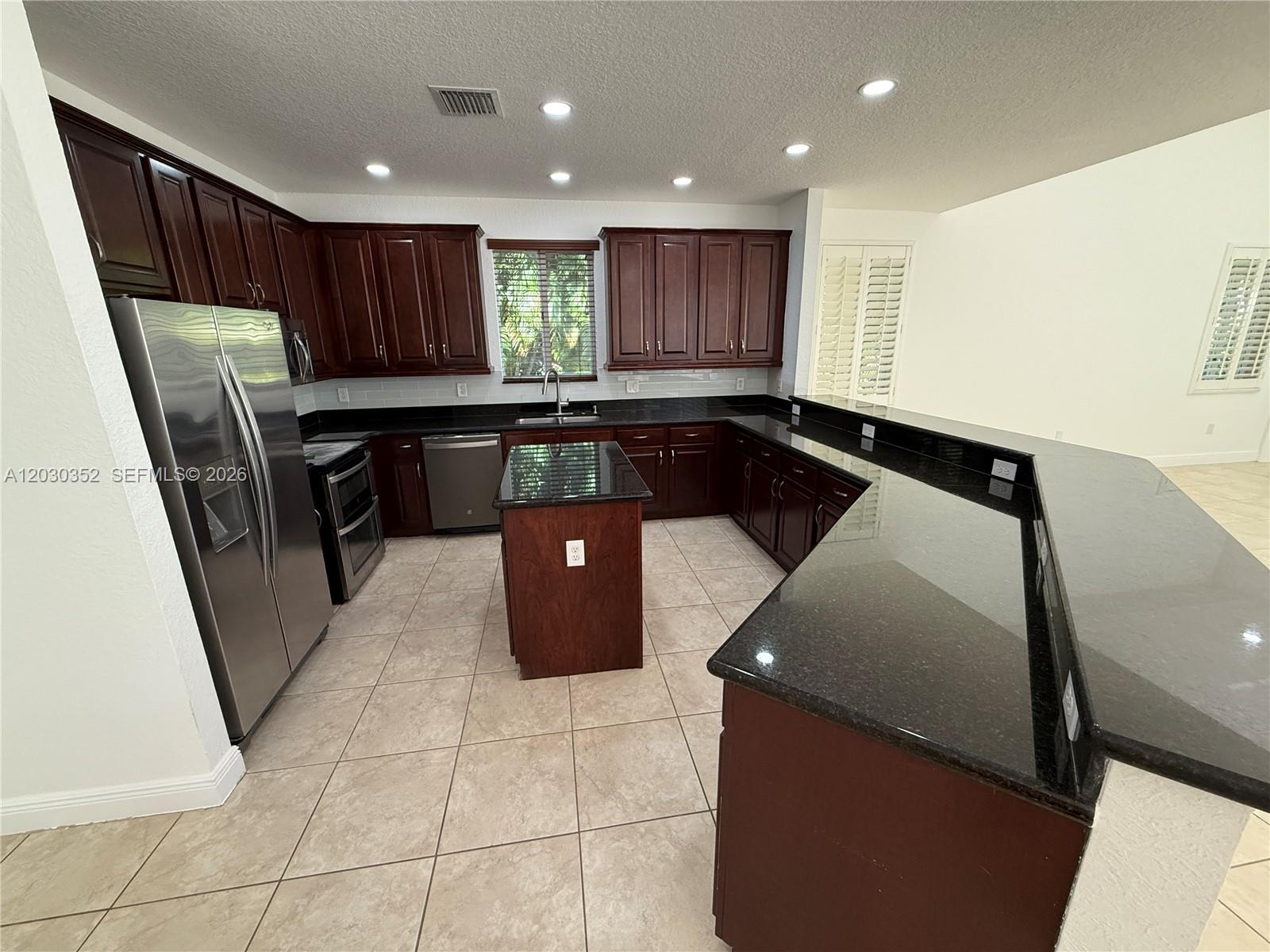 PALM ISLE ESTATES - Residential Lease