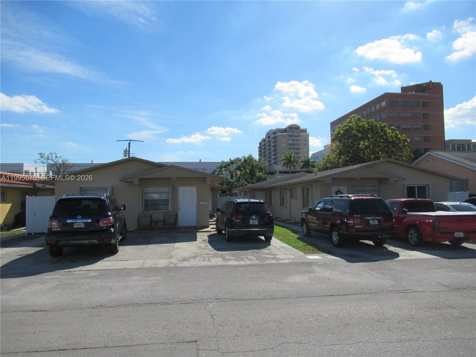 BEAUTIFUL TWO BEDROOM ONE BATH, IN GREAT NEGHBORHOOD, NEW KITCHEN, NEW REFRIGERATOR AND E-RANGE, TILE FLOORS THROUGHOUT, FRESHLY PAINTED. WASHER AND DRYER INSIDE UNIT. TWO ASSIGNED PARKING SPACES, PLENTY OF PARKING ON STREET. GREAT LOCATIONT CLOSE TO SHOPPING, WALKING DISTANCE TO MIRACLE MILE, PUBLIC TRANSPORTATION. VERY EASY TO SHOW, So NOT Text or Email.  PLEASE CALL LISTING AGENT.