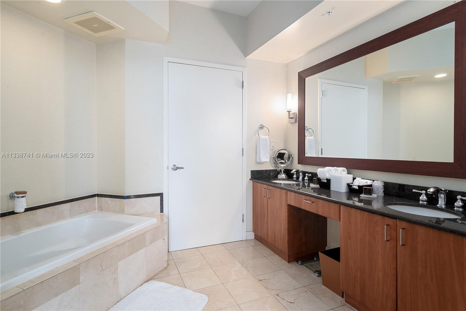 TRUMP INTERNATIONAL SONES - Residential