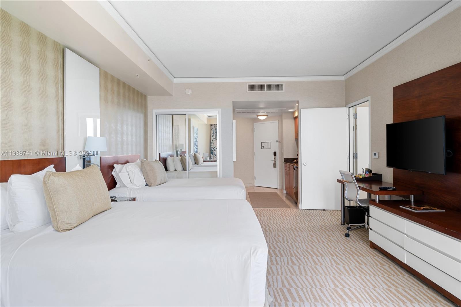 TRUMP INTERNATIONAL SONES - Residential