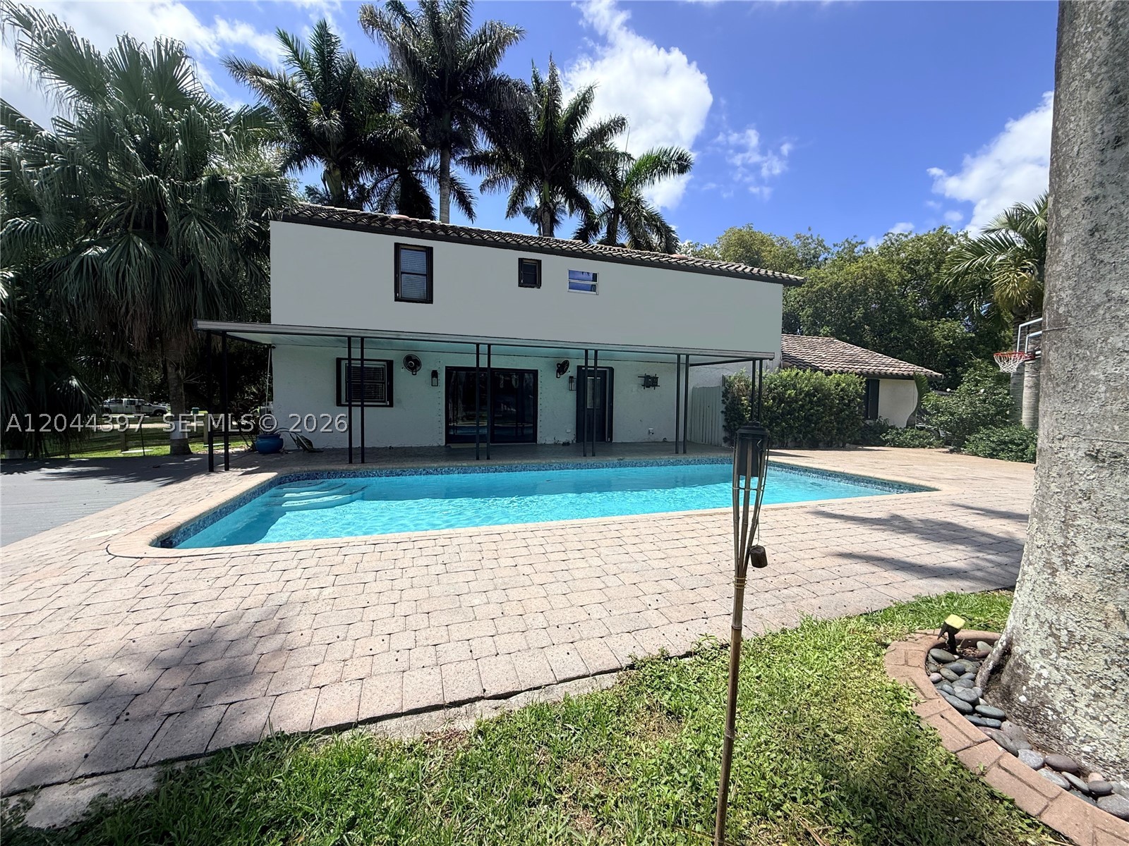 TRAILS OF EL RANCHO ACRES - Residential Lease
