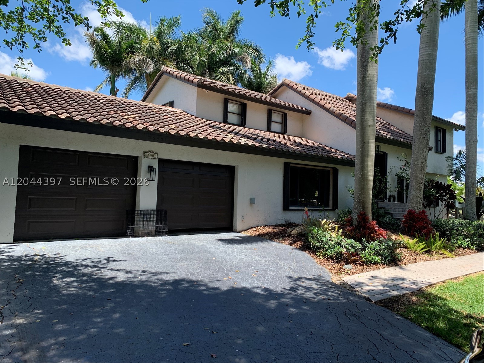 TRAILS OF EL RANCHO ACRES - Residential Lease
