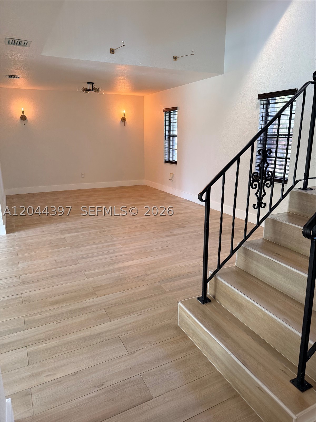 TRAILS OF EL RANCHO ACRES - Residential Lease