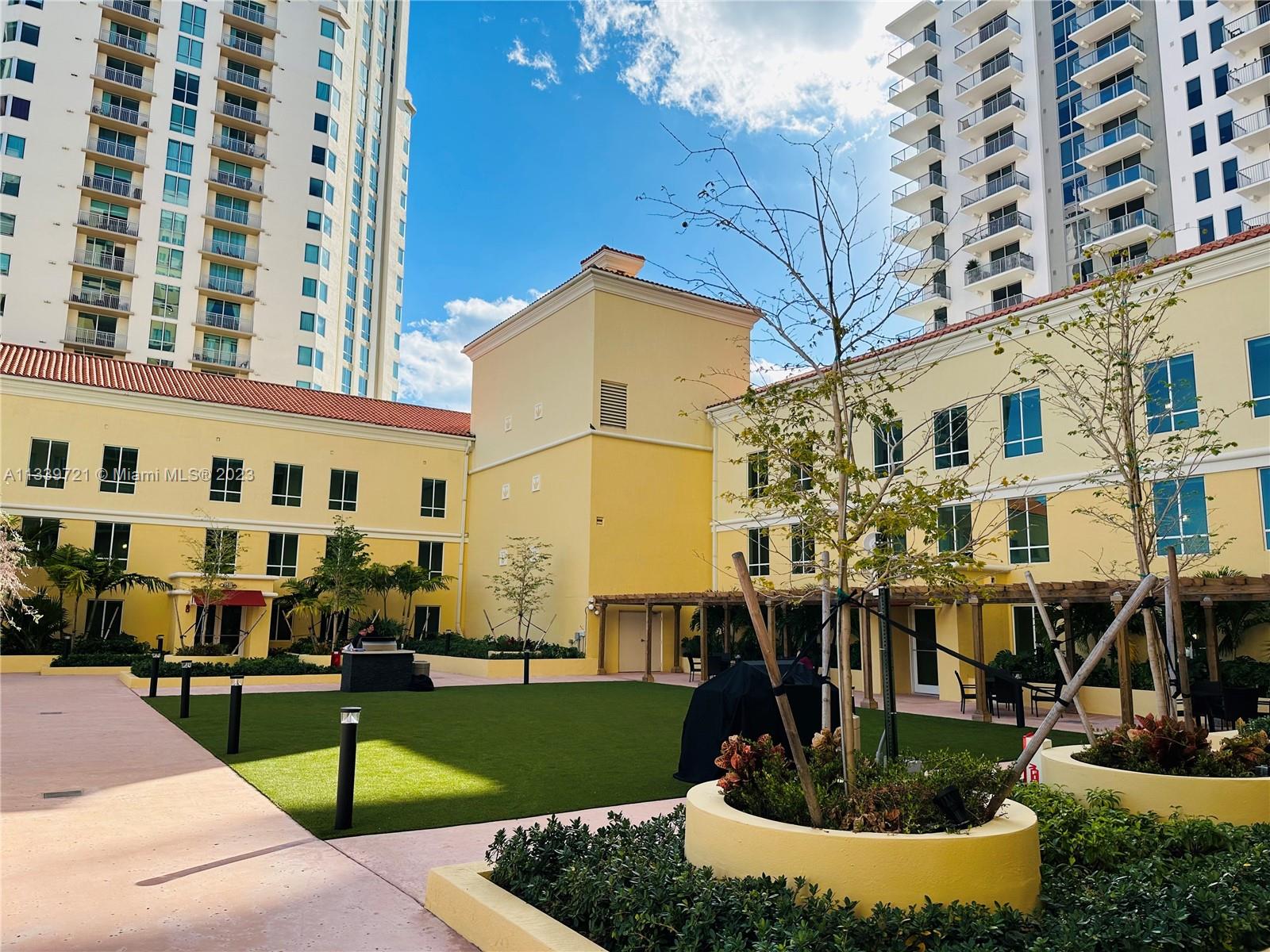 TOSCANO CONDO - Residential