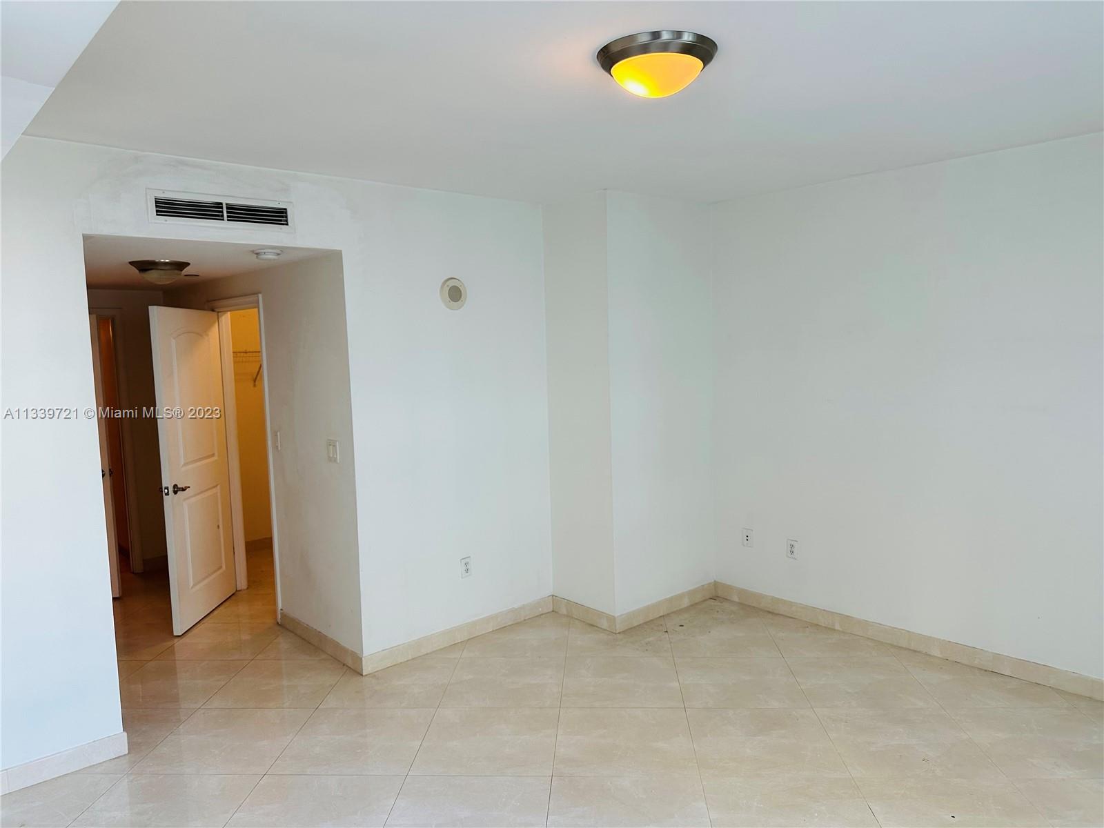 TOSCANO CONDO - Residential