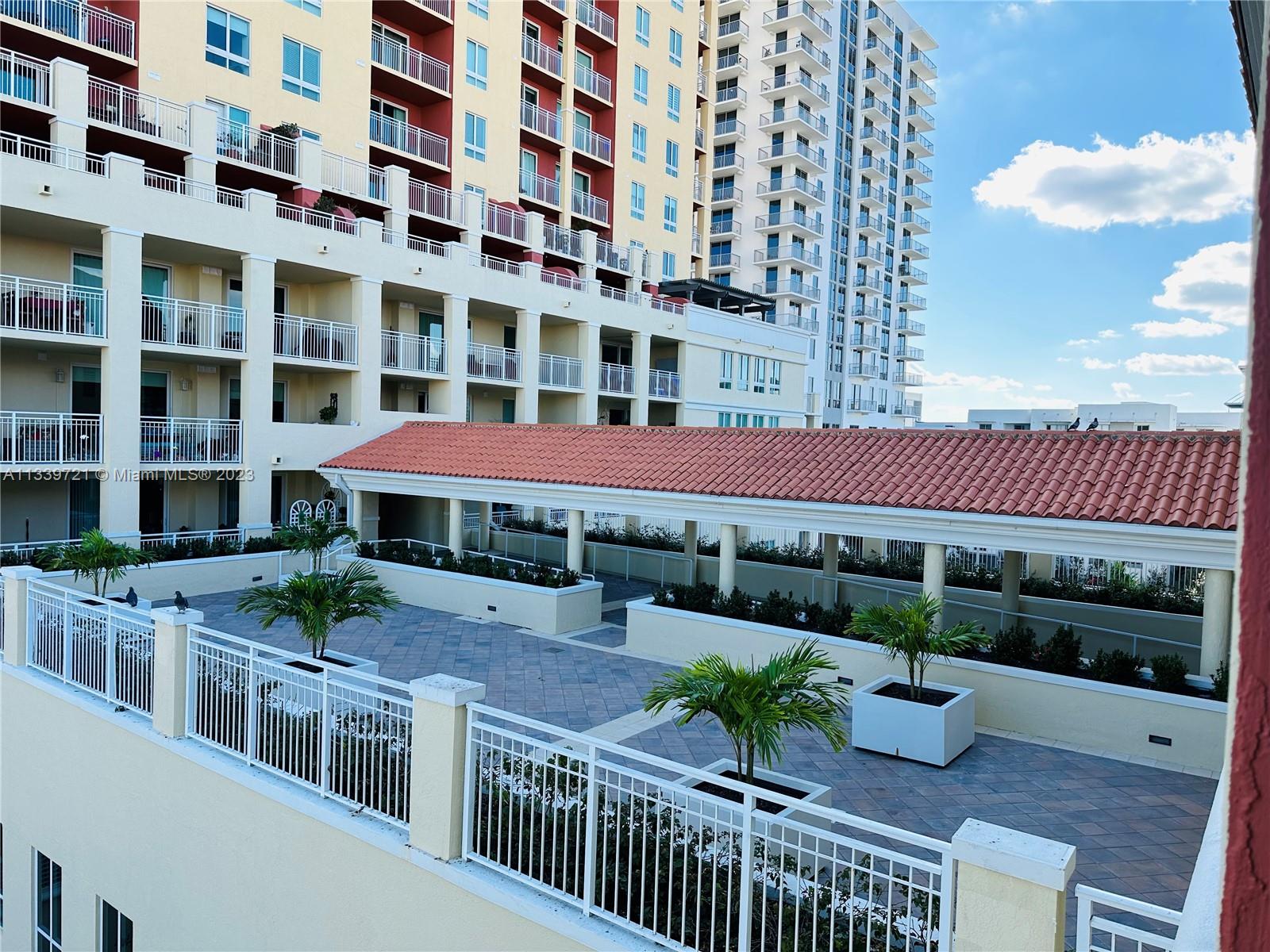 TOSCANO CONDO - Residential