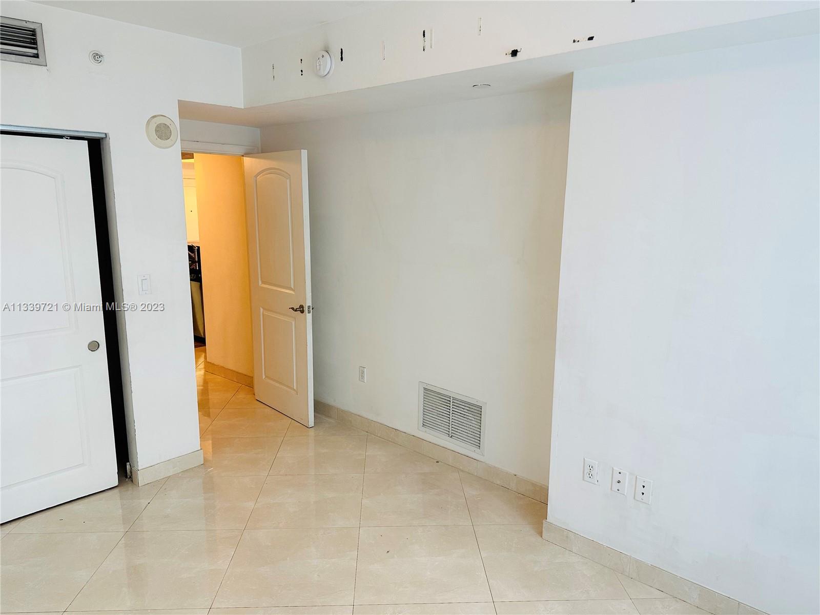 TOSCANO CONDO - Residential