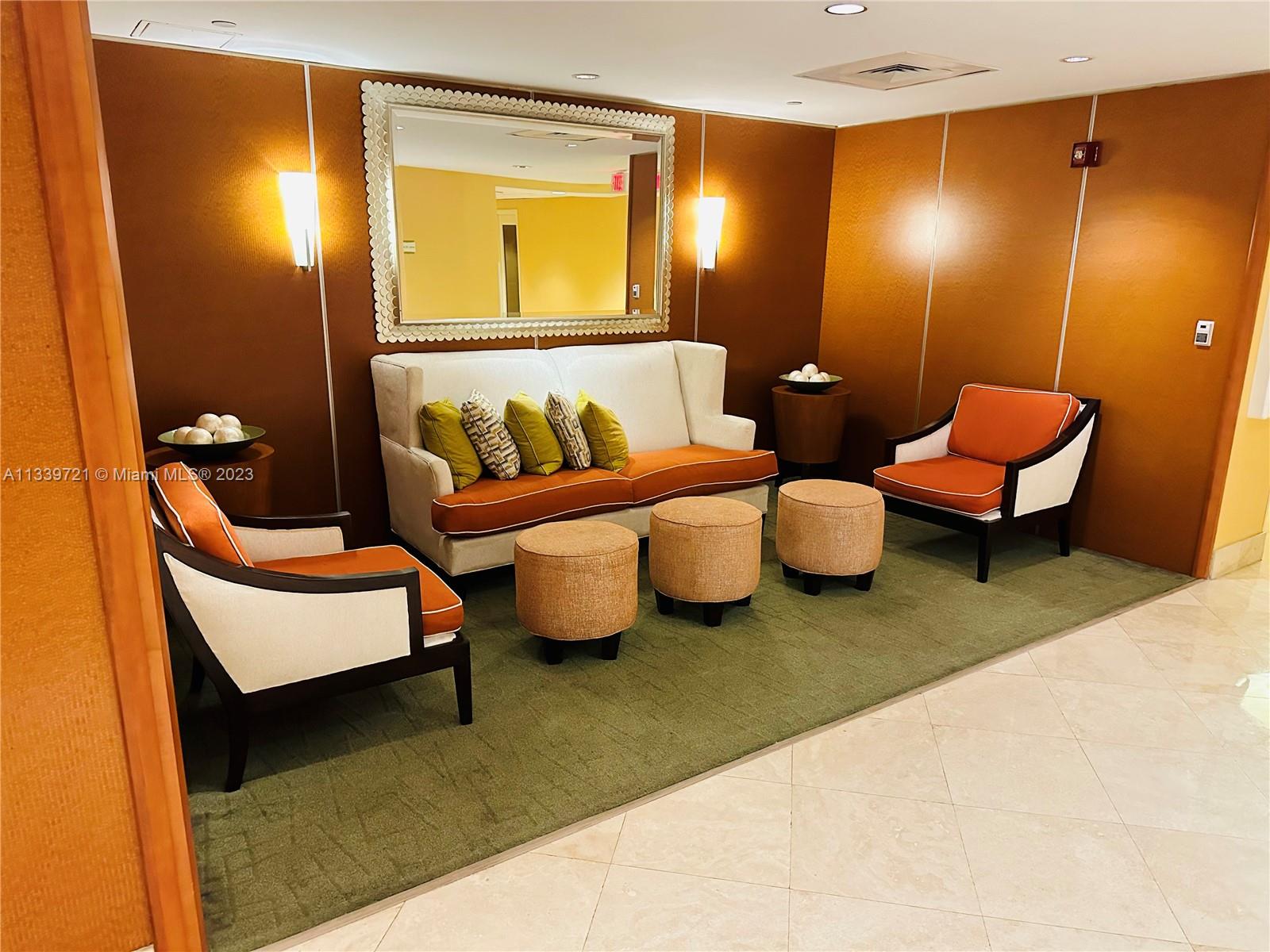 TOSCANO CONDO - Residential