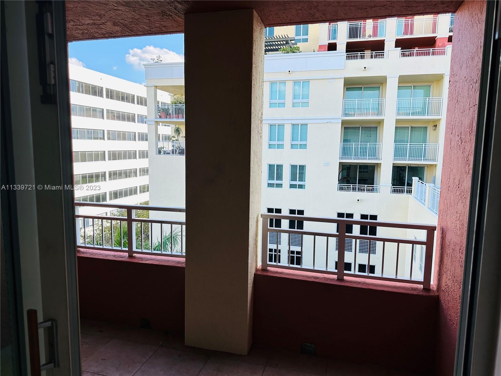TOSCANO CONDO - Residential