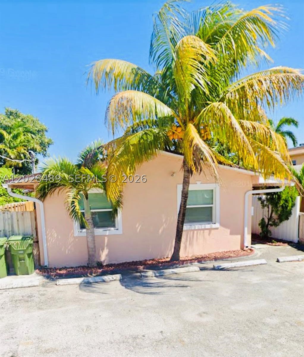 HOLLYWOOD ENTRADA AMENDED - Residential Lease