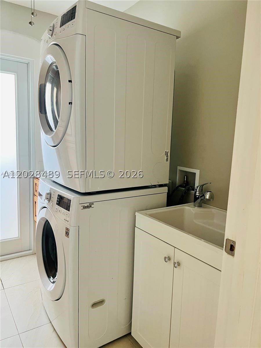 HOLLYWOOD ENTRADA AMENDED - Residential Lease