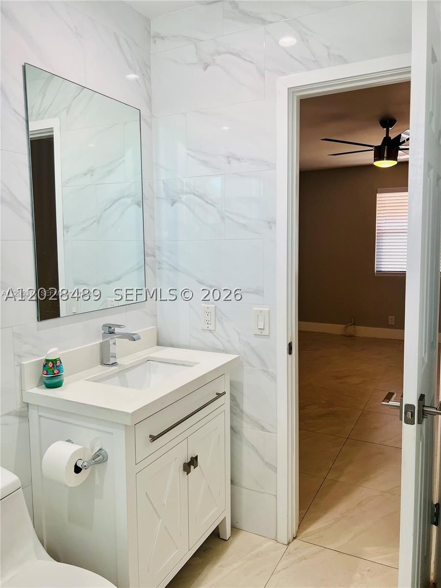 HOLLYWOOD ENTRADA AMENDED - Residential Lease