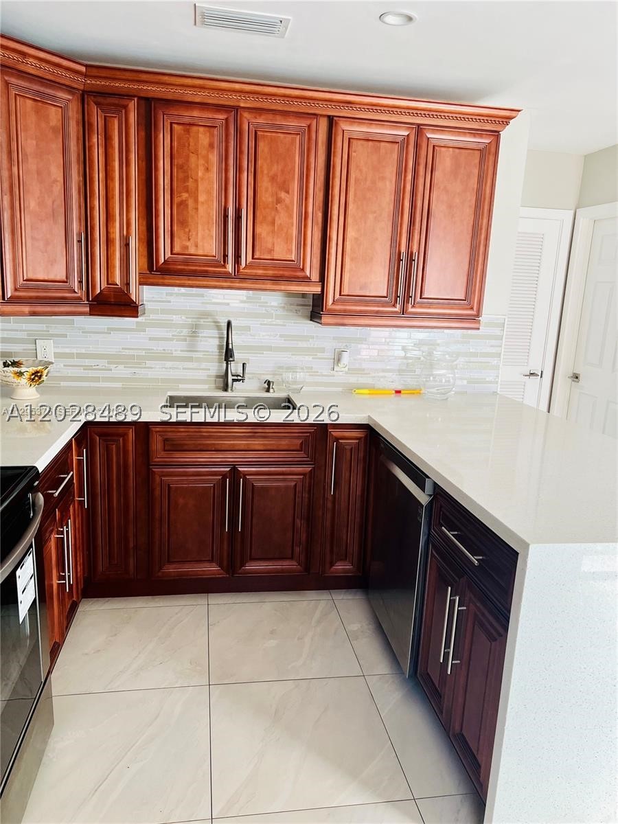 HOLLYWOOD ENTRADA AMENDED - Residential Lease