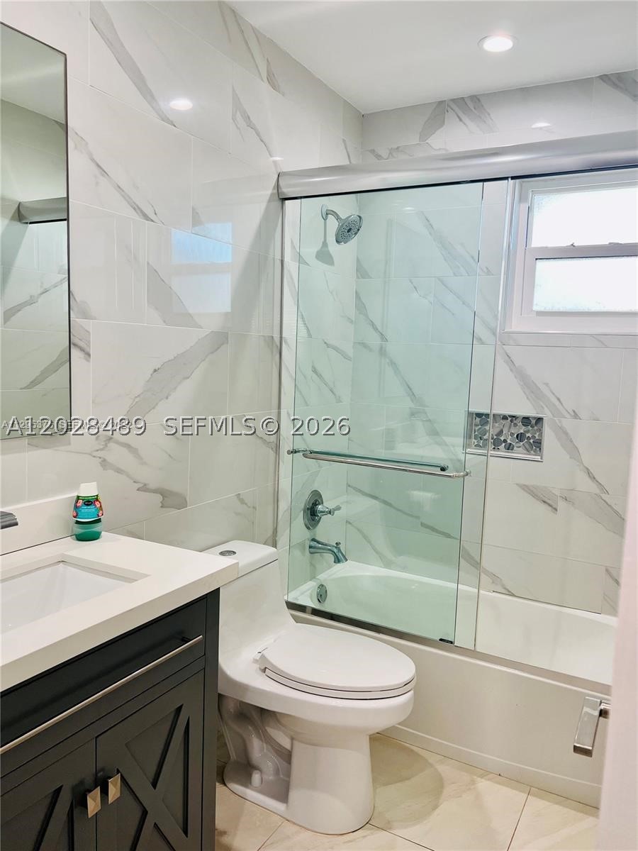 HOLLYWOOD ENTRADA AMENDED - Residential Lease