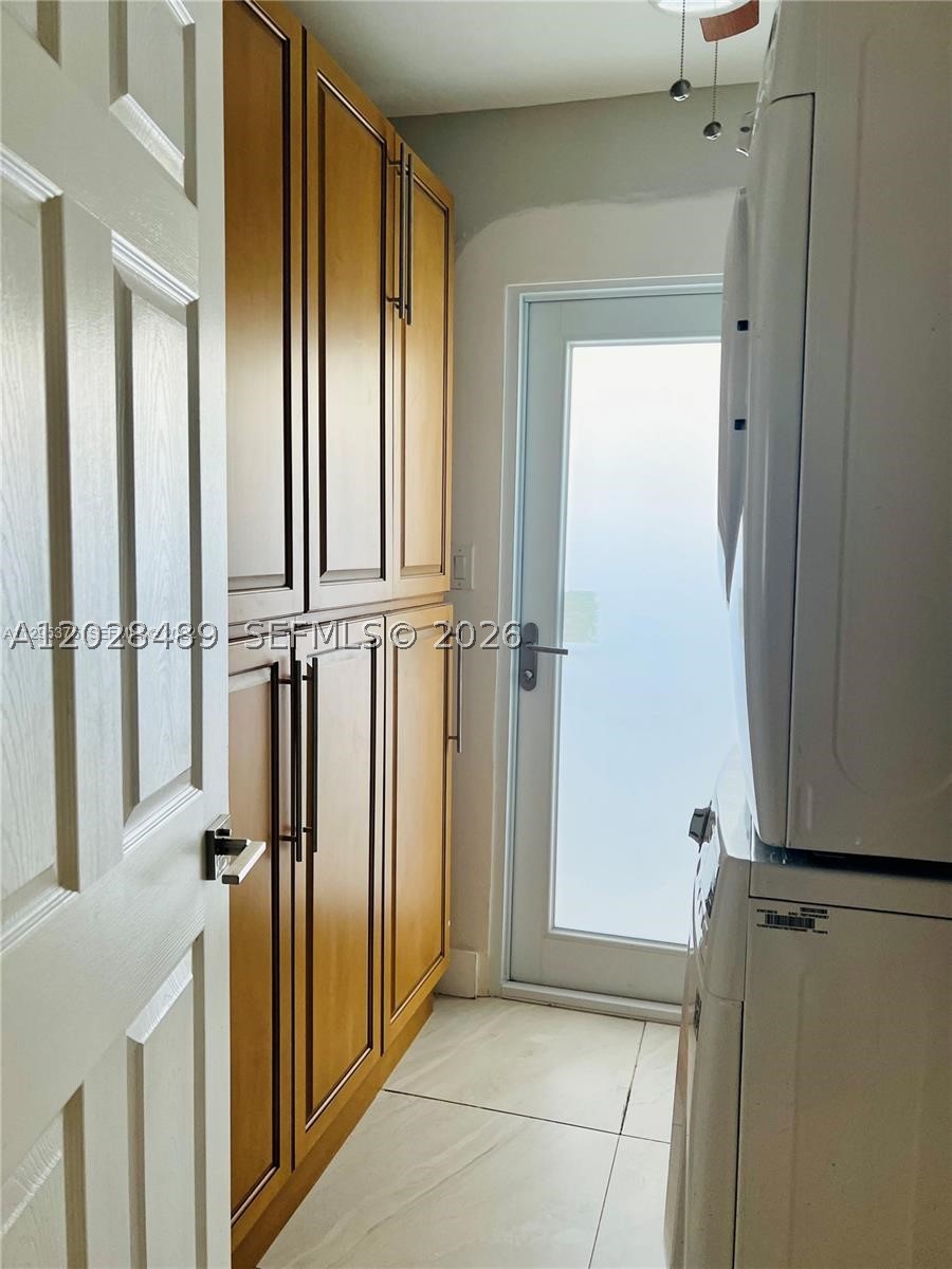HOLLYWOOD ENTRADA AMENDED - Residential Lease