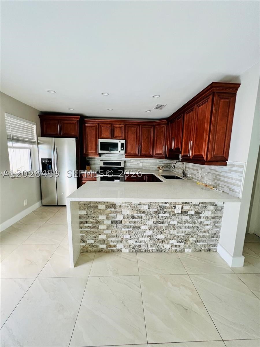 HOLLYWOOD ENTRADA AMENDED - Residential Lease