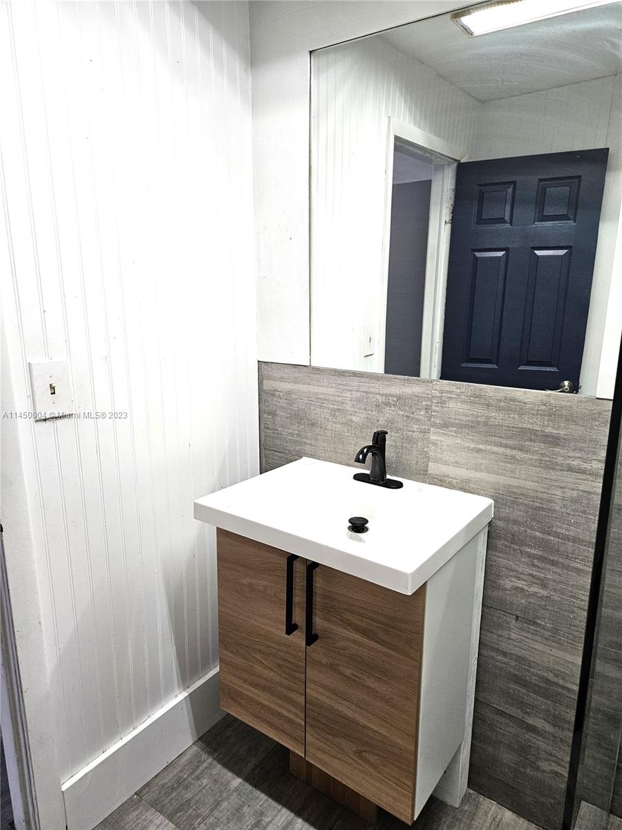 MIAMI GARDENS ESTATES - Residential Lease