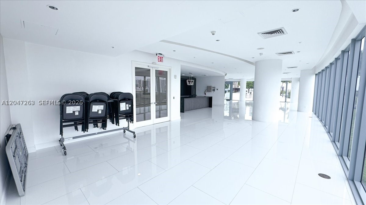 BLUE CONDO - Residential