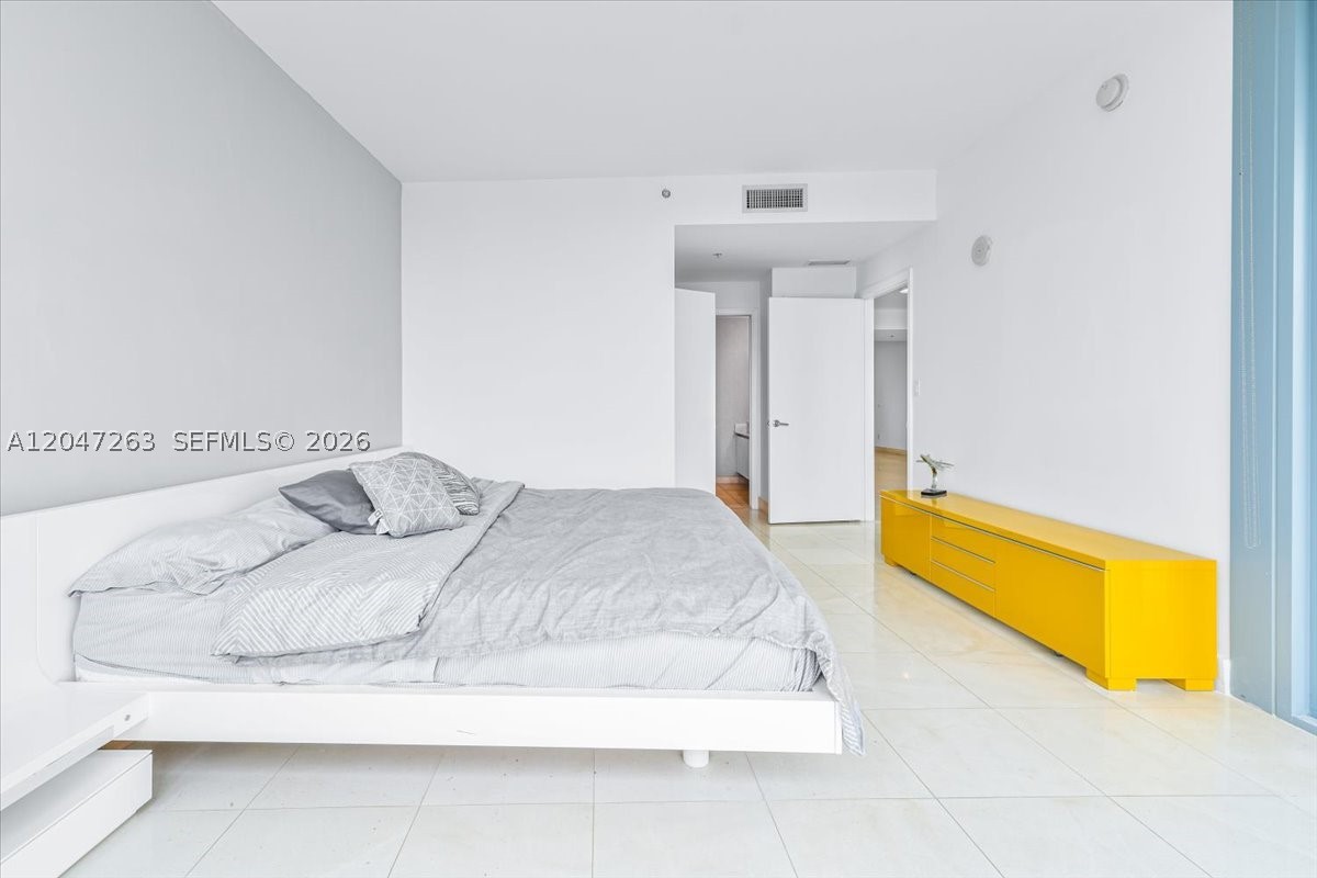 BLUE CONDO - Residential