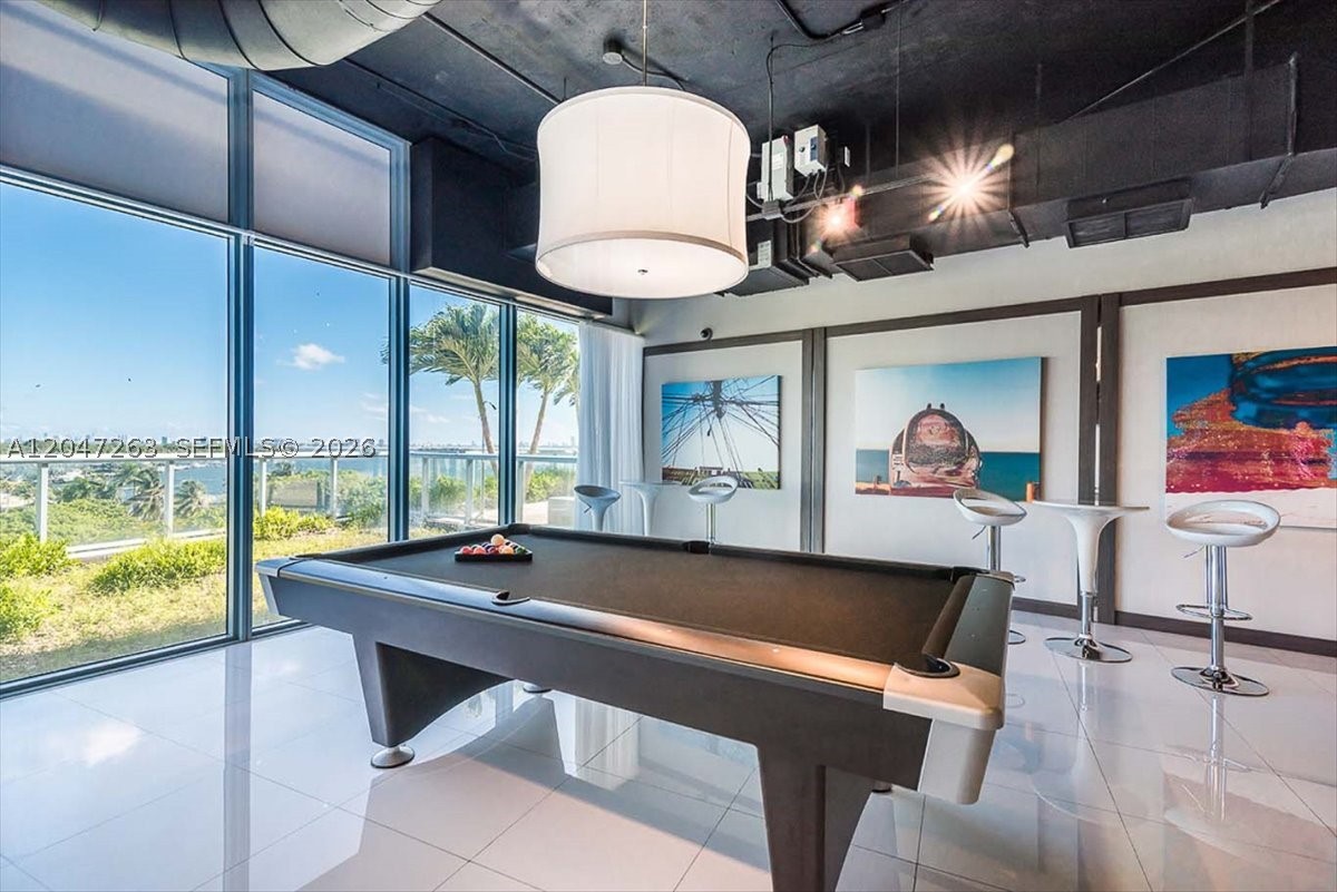 BLUE CONDO - Residential