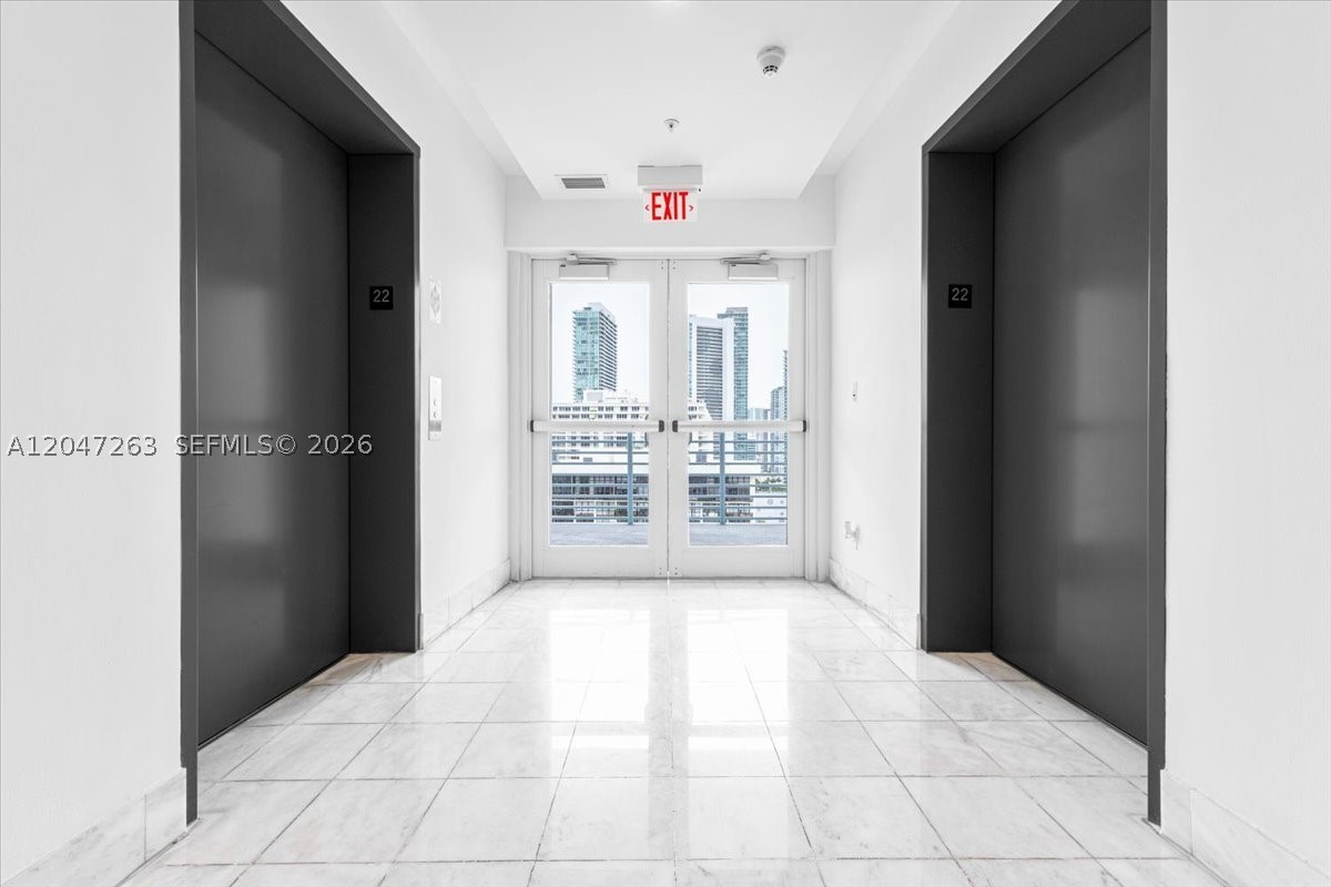 BLUE CONDO - Residential