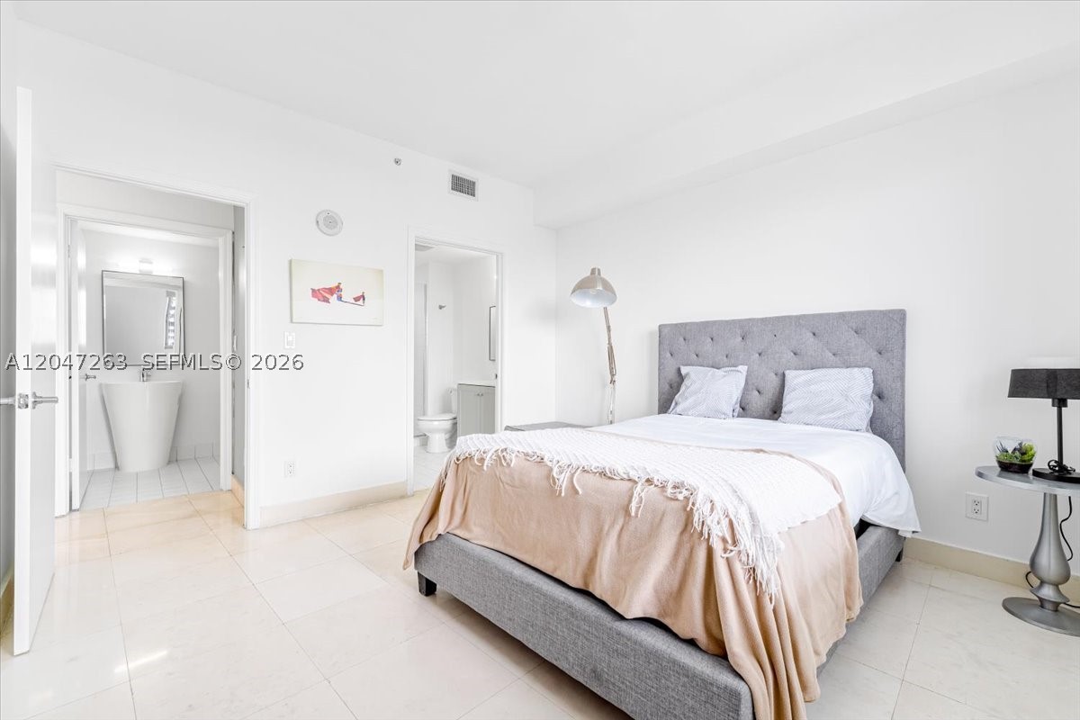 BLUE CONDO - Residential
