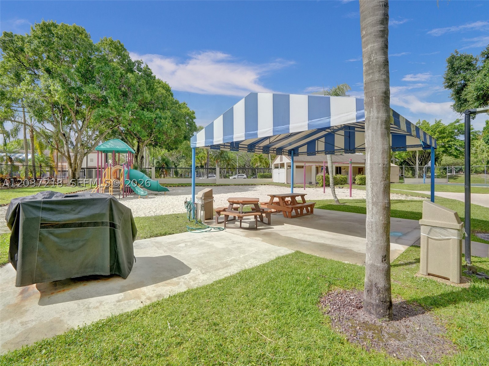 TOWNSHIP APPLEWOOD IV - Residential