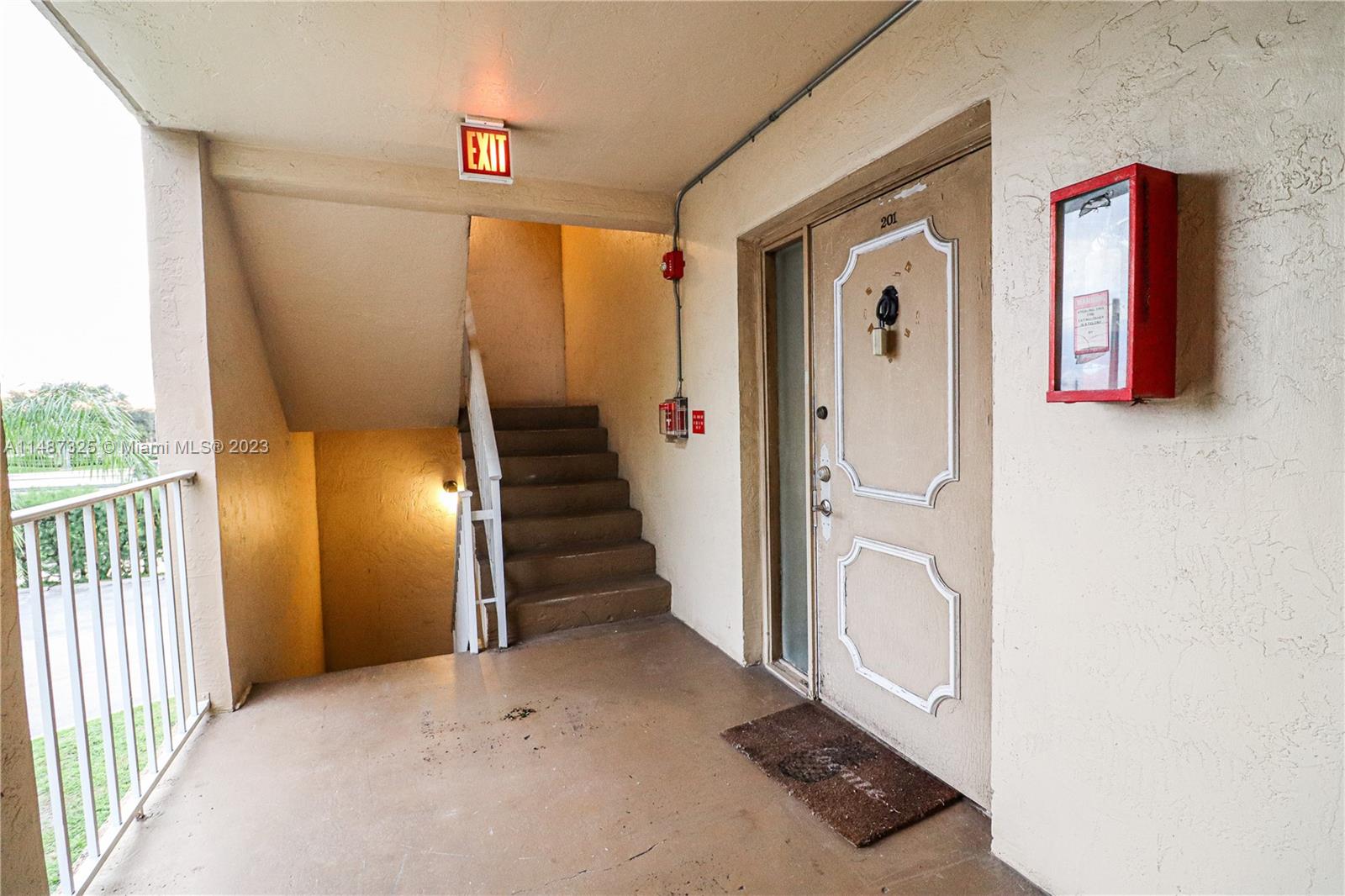 FRENCH VILLAS CONDO - Residential Lease