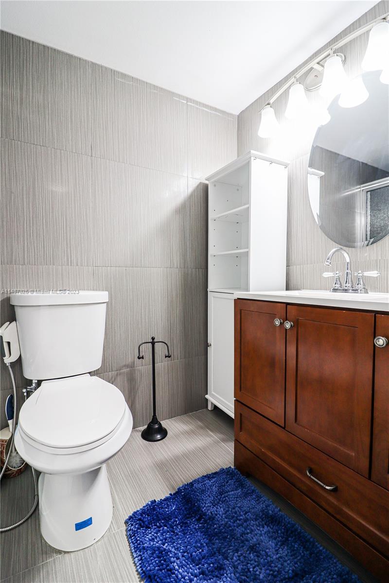 FRENCH VILLAS CONDO - Residential Lease