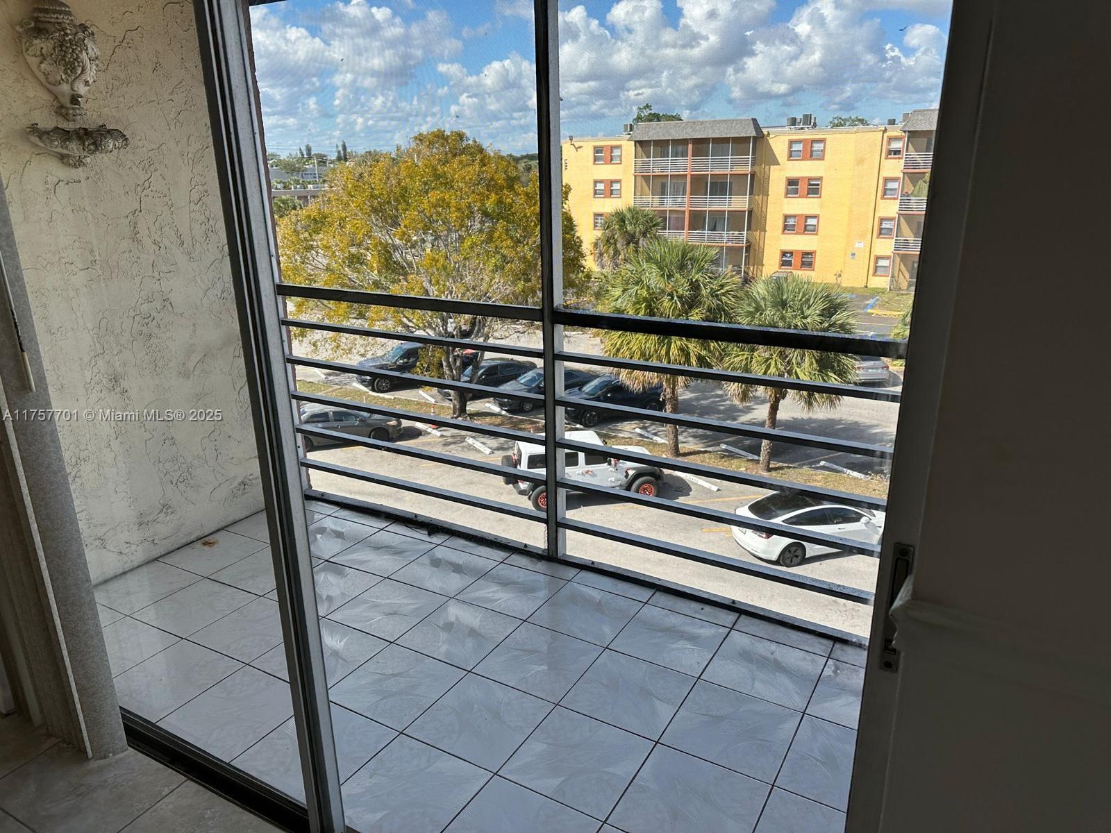 BROOKFIELD SQUARE CONDO - Residential Lease