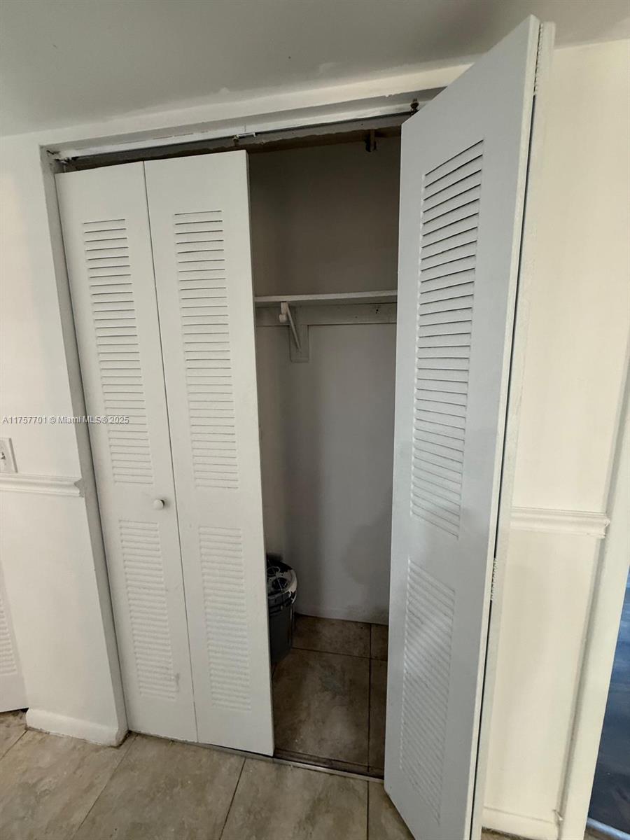 BROOKFIELD SQUARE CONDO - Residential Lease