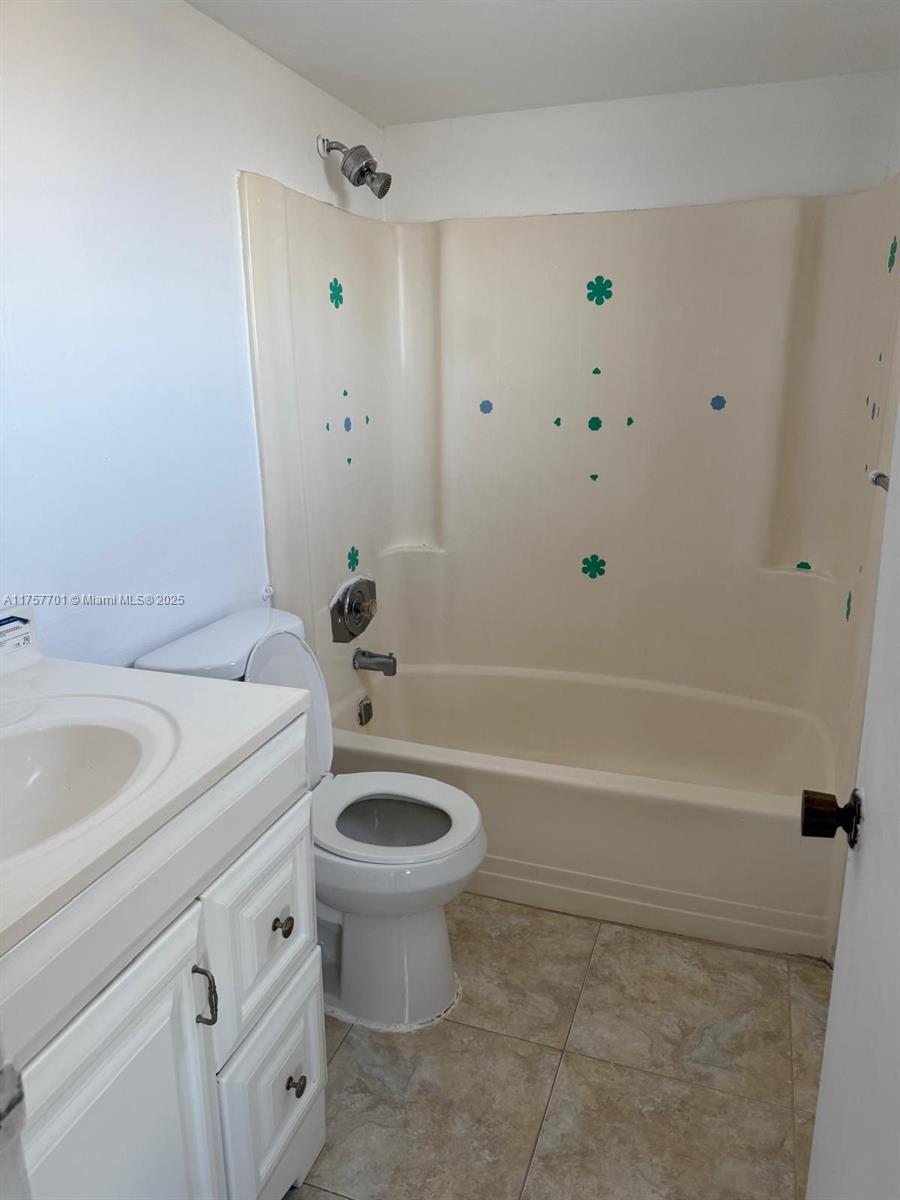 BROOKFIELD SQUARE CONDO - Residential Lease