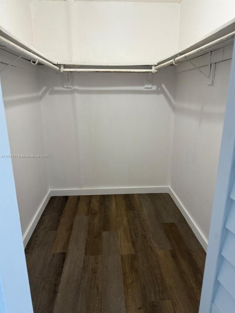 BROOKFIELD SQUARE CONDO - Residential Lease