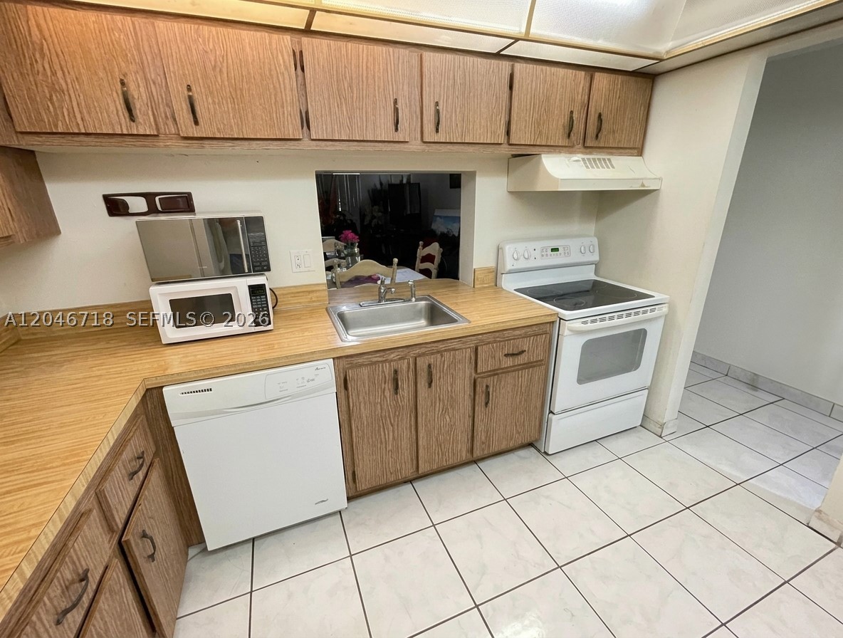 BROOKFIELD SQUARE CONDO - Residential