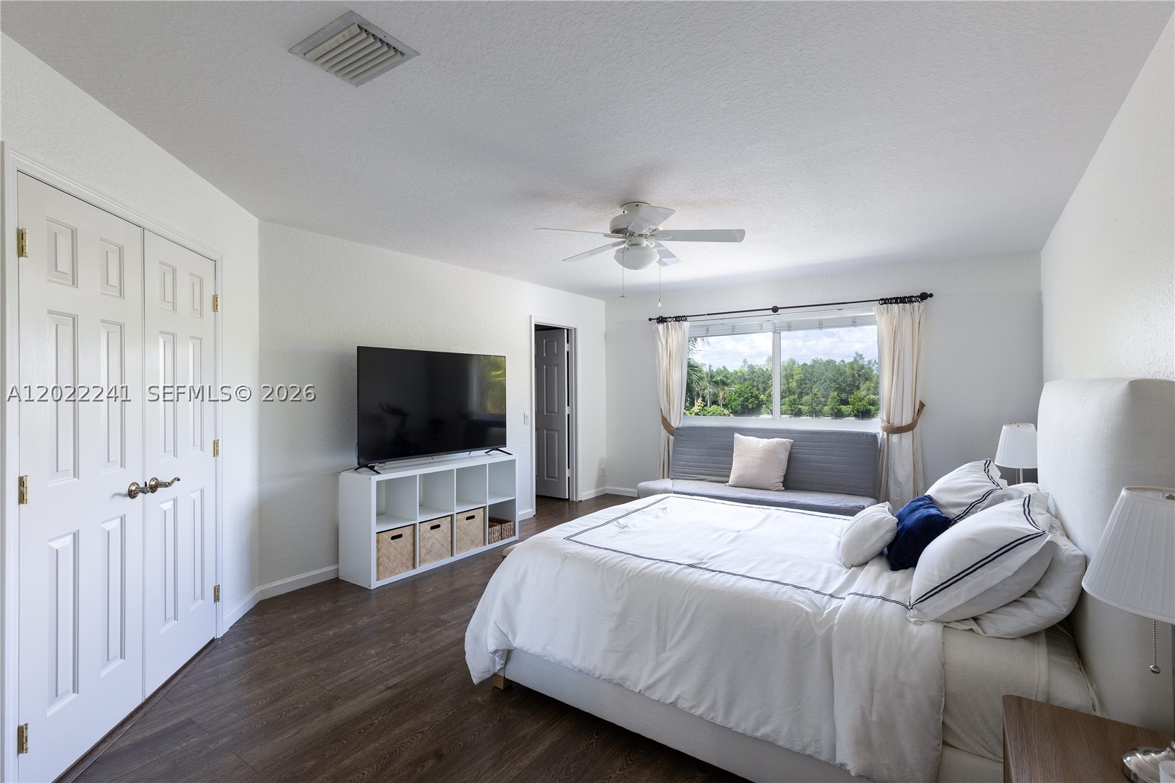 WESTON HILLS - Residential