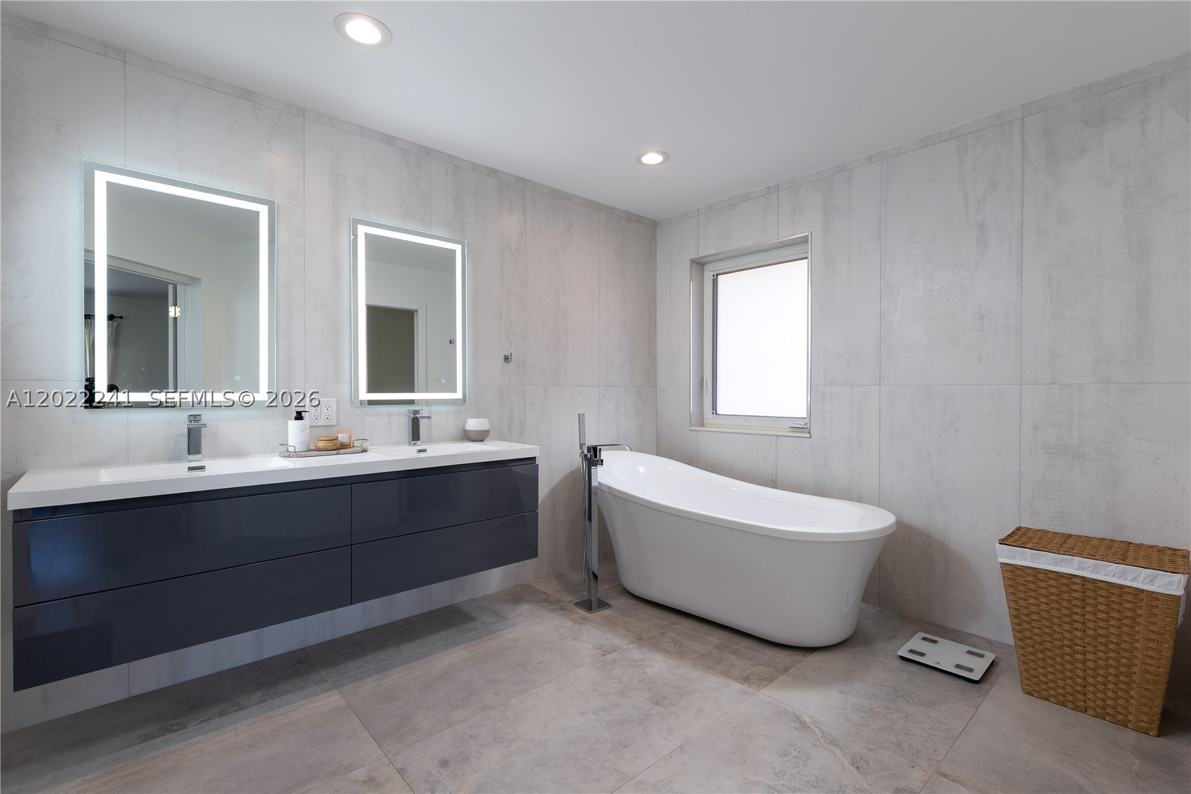 WESTON HILLS - Residential