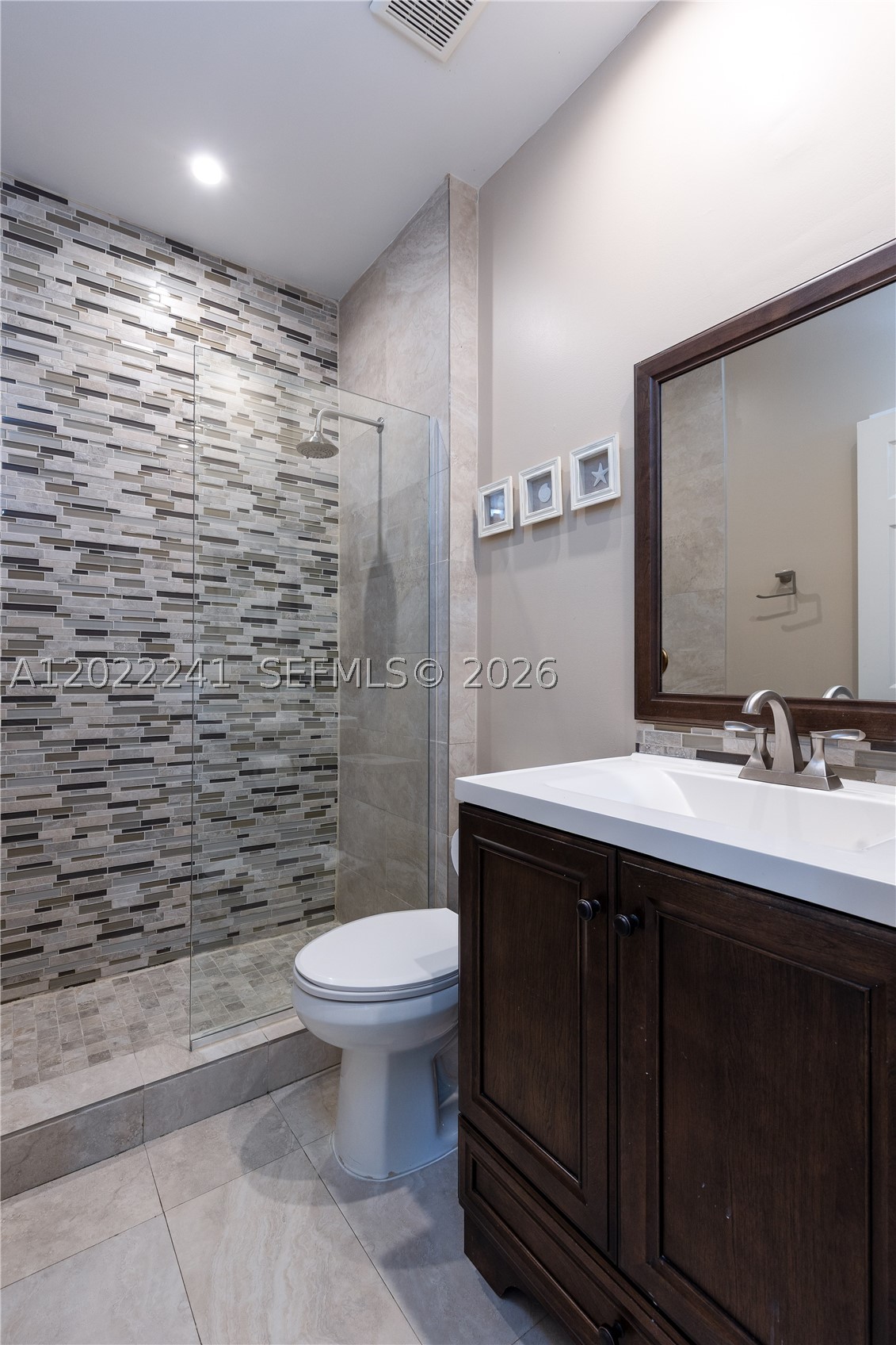 WESTON HILLS - Residential