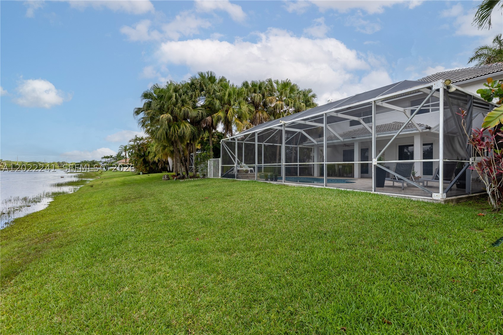 WESTON HILLS - Residential