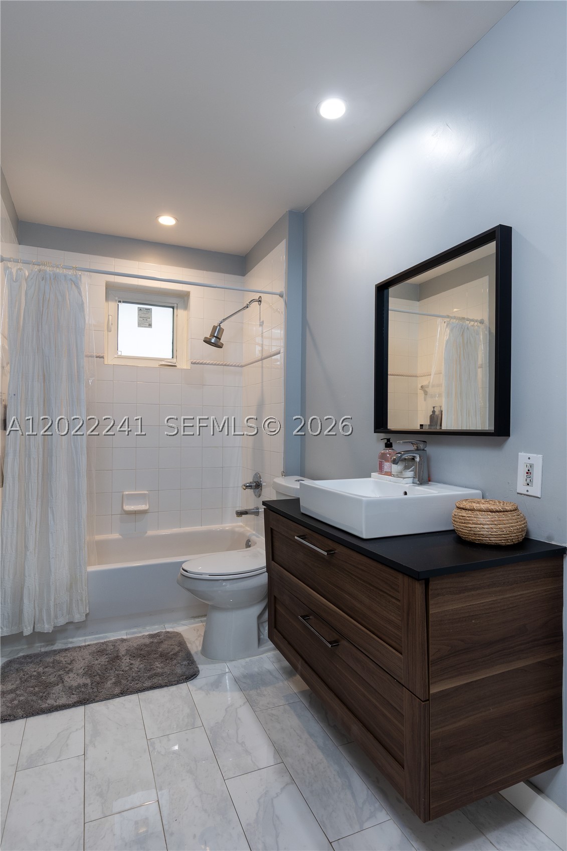 WESTON HILLS - Residential