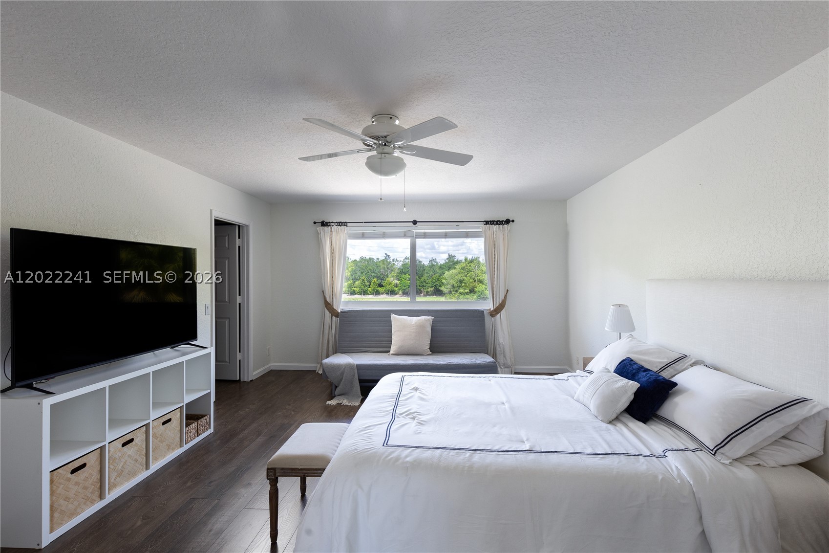 WESTON HILLS - Residential