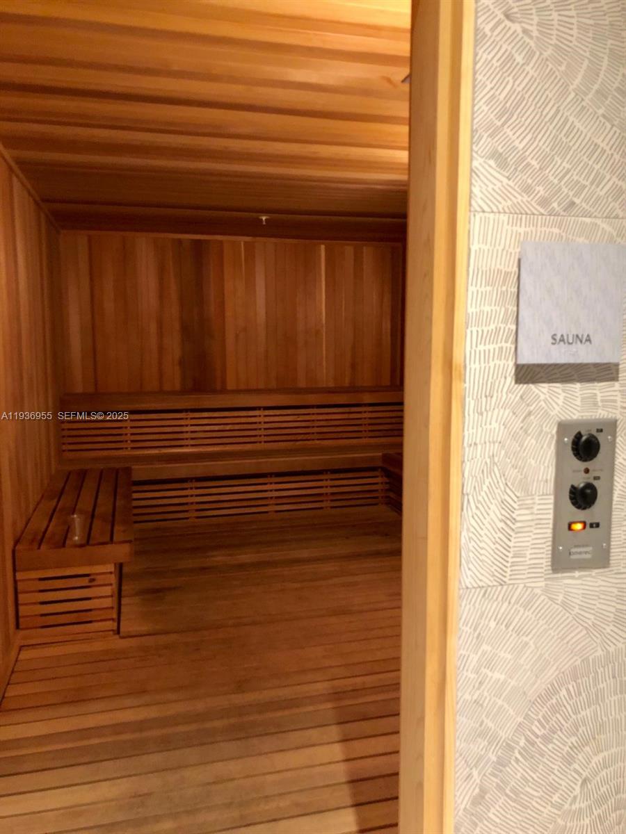 BISCAYNE BEACH CONDO - Residential