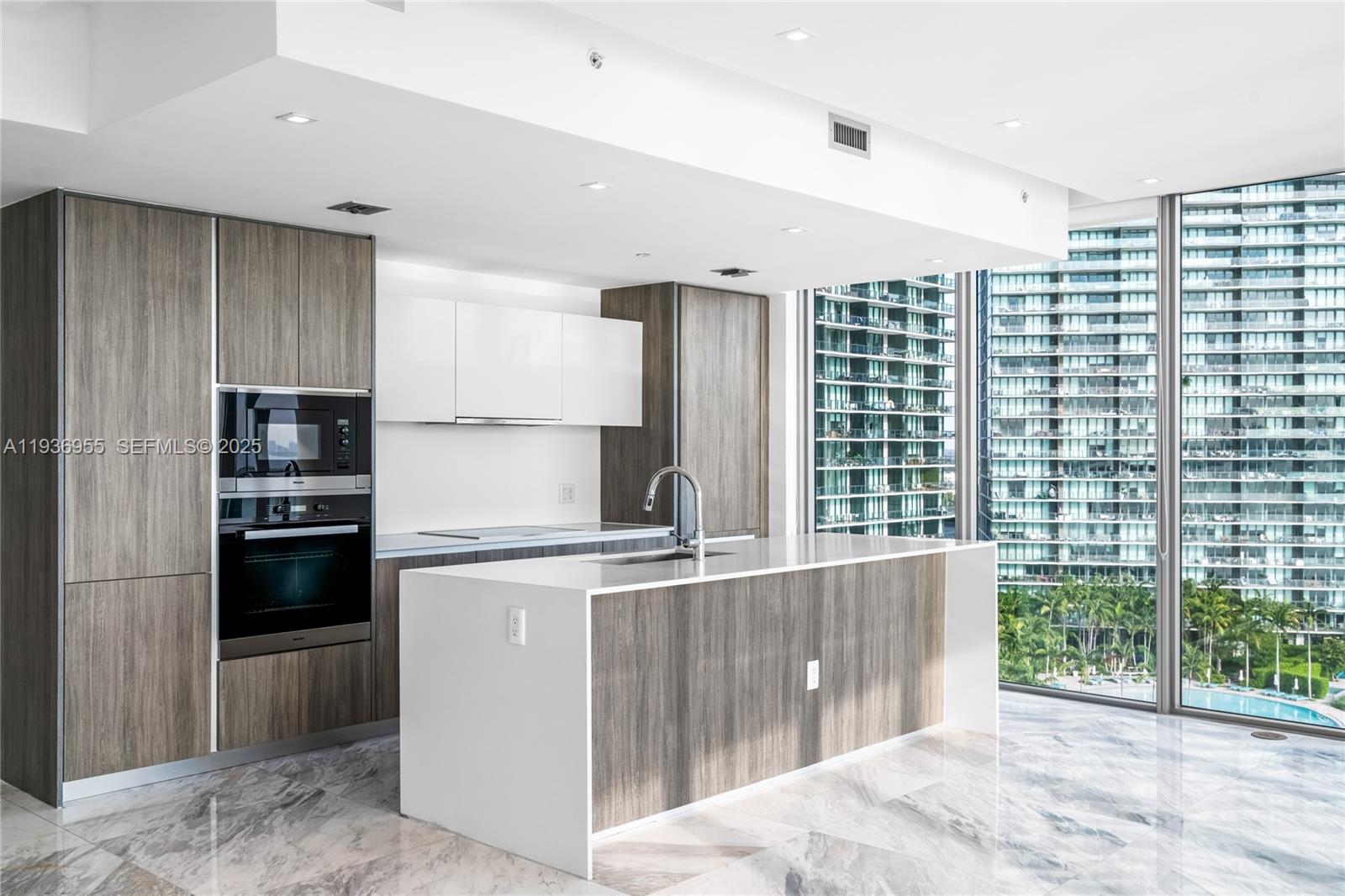 BISCAYNE BEACH CONDO - Residential