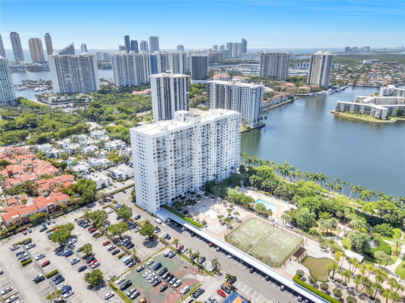 ADMIRALS PORT CONDO WEST - Residential