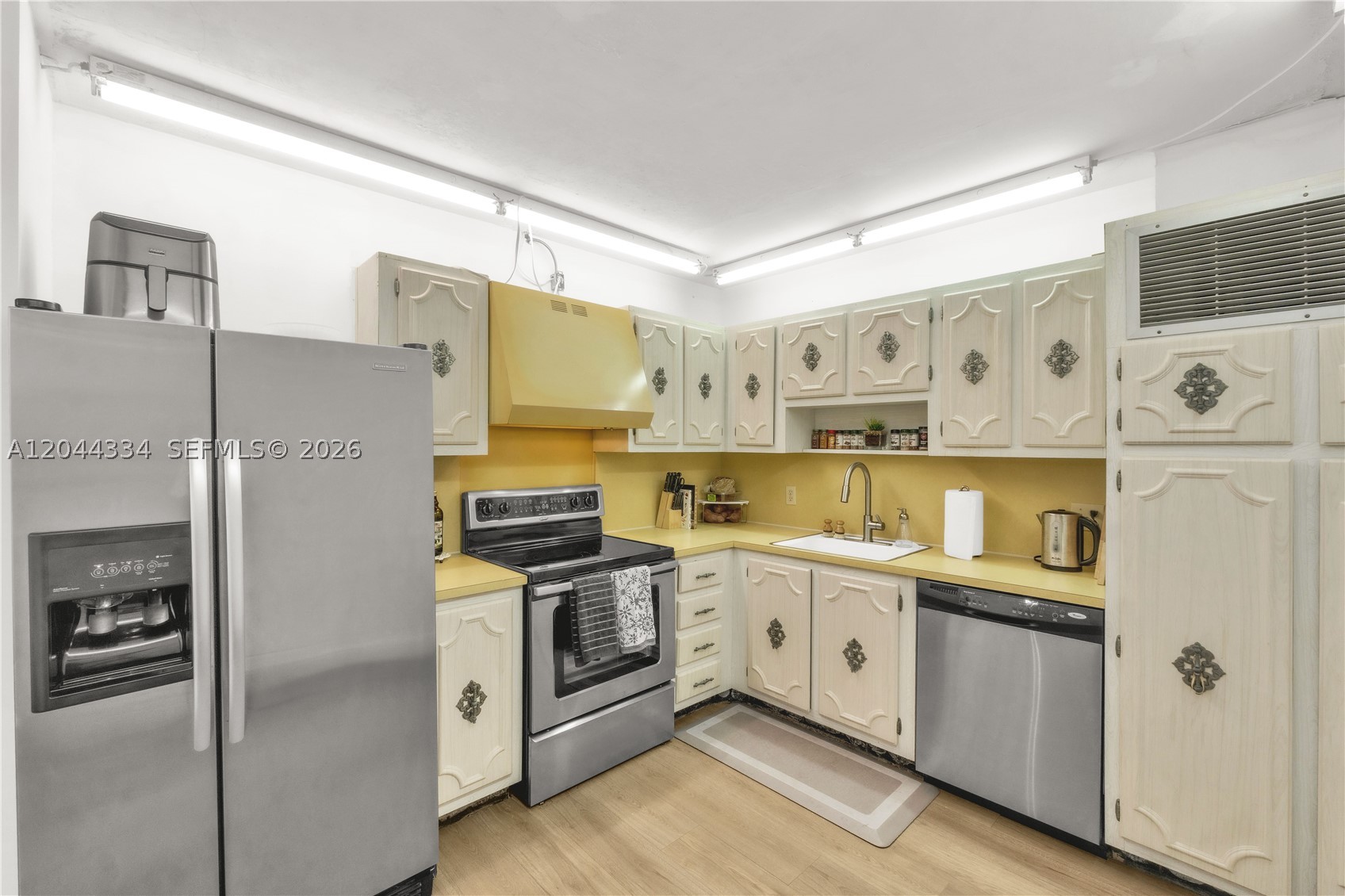 ADMIRALS PORT CONDO WEST - Residential