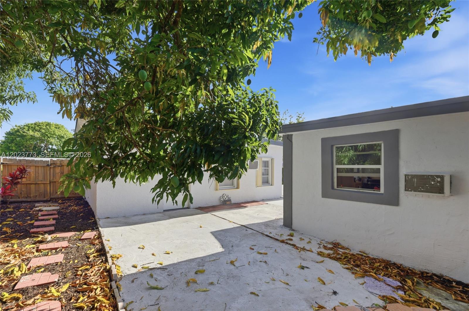 FLAMINGO VILLAGE - Residential